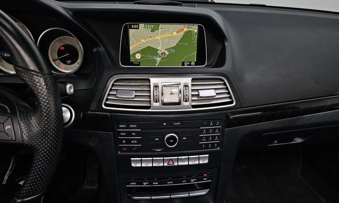 Mercedes-Benz E 200 КОЖЕН САЛОН| ПОДГРЕВ| КАМЕРА, снимка 13 - Автомобили и джипове - 54911644