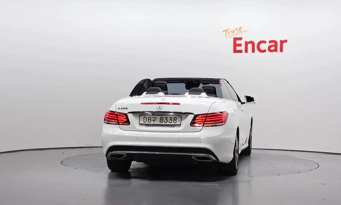 Mercedes-Benz E 200 КОЖЕН САЛОН| ПОДГРЕВ| КАМЕРА, снимка 4 - Автомобили и джипове - 54911644