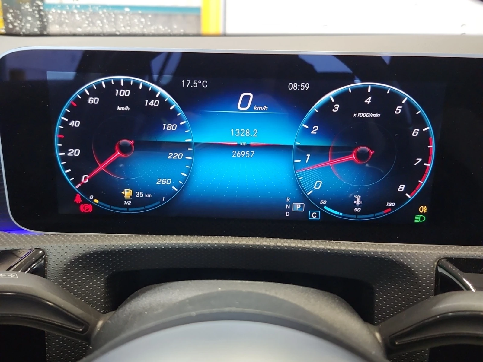 Mercedes-Benz A 250 2 КЛЮЧА * ПАНОРАМА * ПОДГРЕВИ * CARFAX, снимка 11 - Автомобили и джипове - 54991695