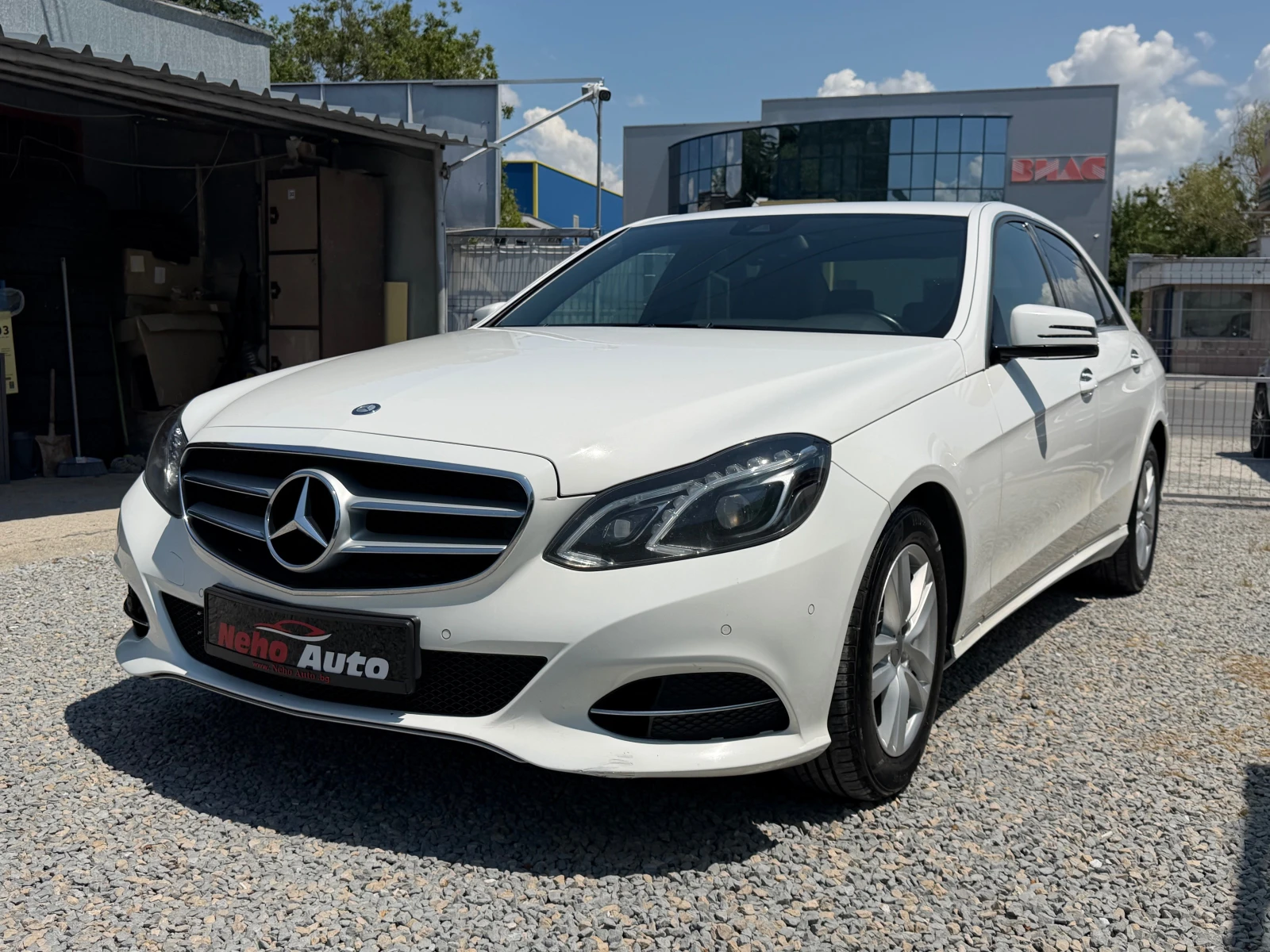 Mercedes-Benz E 220, снимка 2 - Автомобили и джипове - 55296849