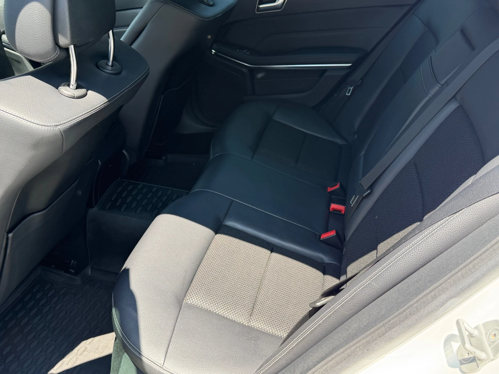 Mercedes-Benz E 220, снимка 14 - Автомобили и джипове - 55296849