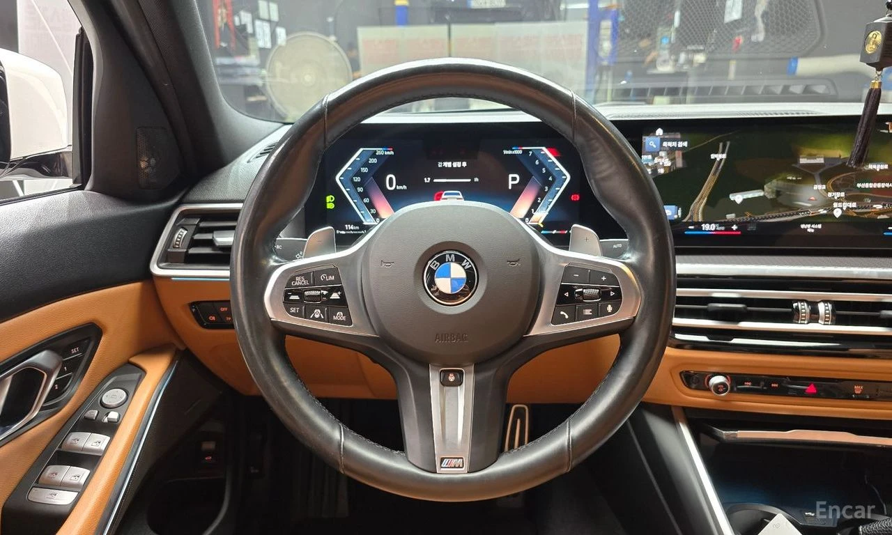 BMW 320 i M SPORT* HARMAN KARDON* DISTRONIC* HEAD-UP* , снимка 9 - Автомобили и джипове - 55475535