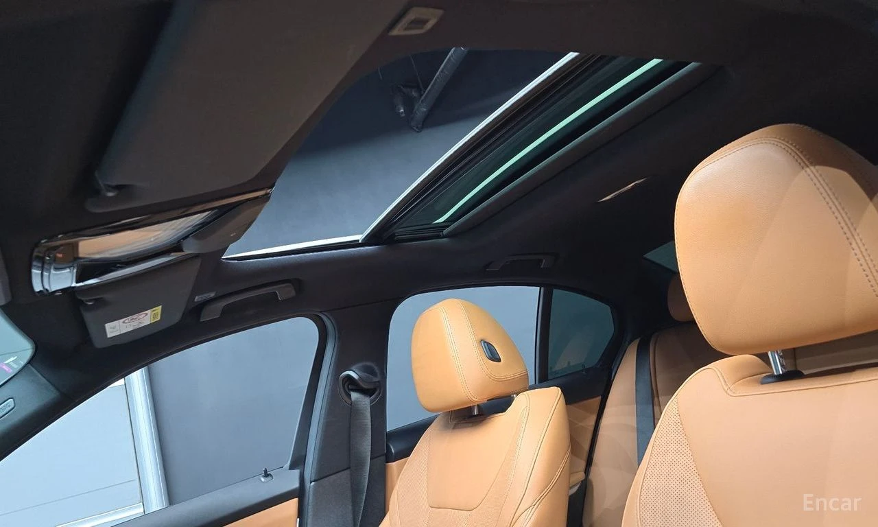 BMW 320 i M SPORT* HARMAN KARDON* DISTRONIC* HEAD-UP* , снимка 15 - Автомобили и джипове - 55475535