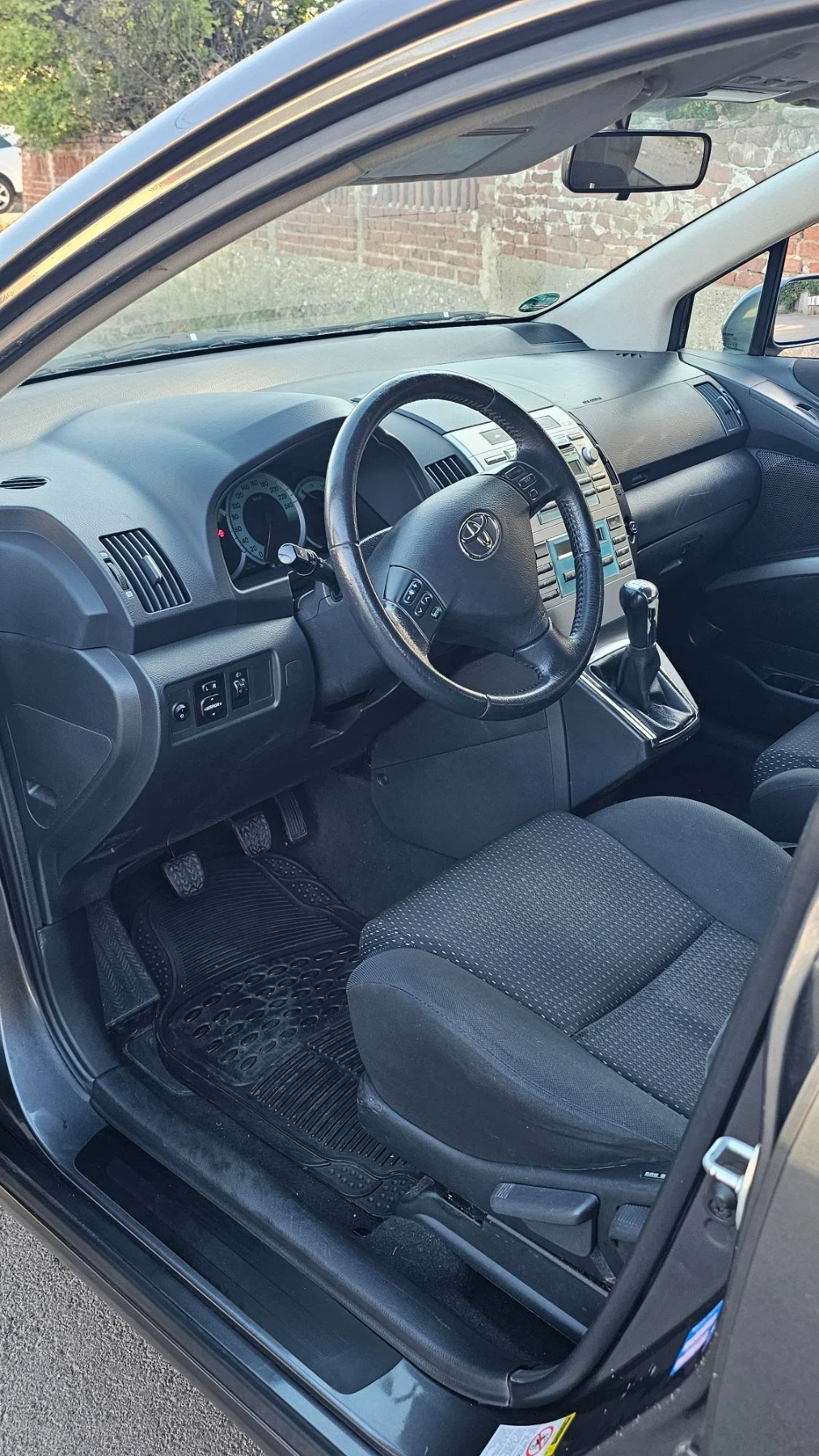 Toyota Corolla verso 1.8 7МЕСТА, снимка 3 - Автомобили и джипове - 55837656