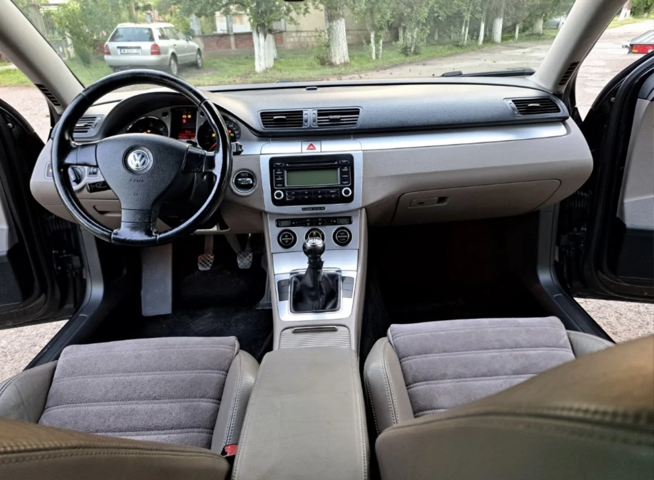 VW Passat 2.0 TDI 8v HIGH LINE, снимка 9 - Автомобили и джипове - 55840467