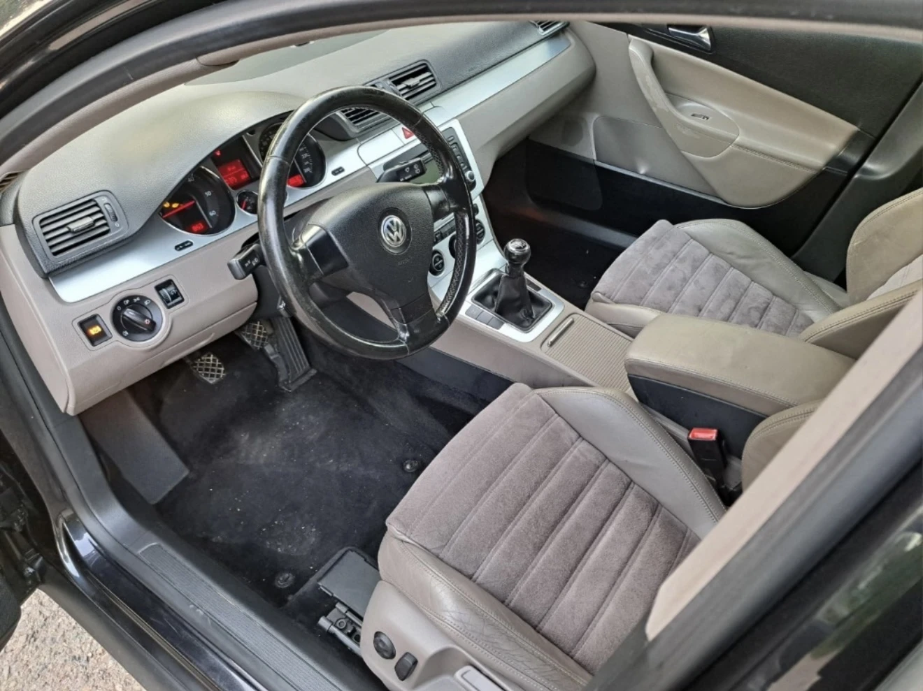 VW Passat 2.0 TDI 8v HIGH LINE, снимка 7 - Автомобили и джипове - 55840467