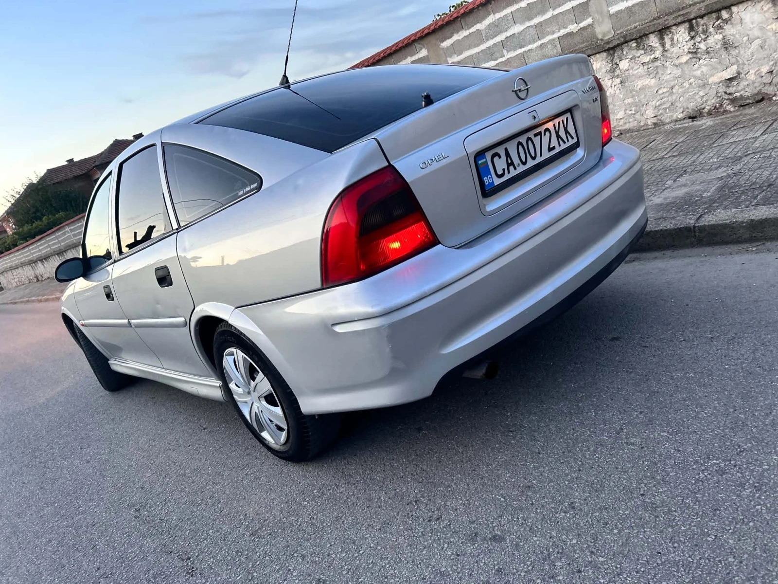 Opel Vectra 1.6 Бензин
