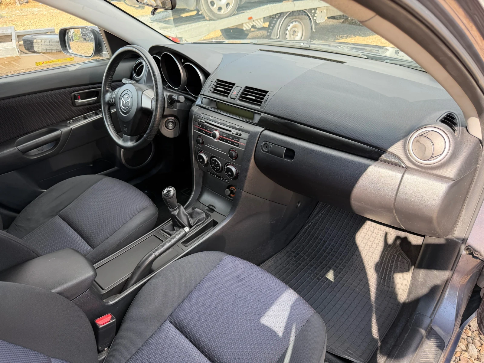 Mazda 3 1.6 Бензин 105 коня климатик Работещ , снимка 15 - Автомобили и джипове - 56245721