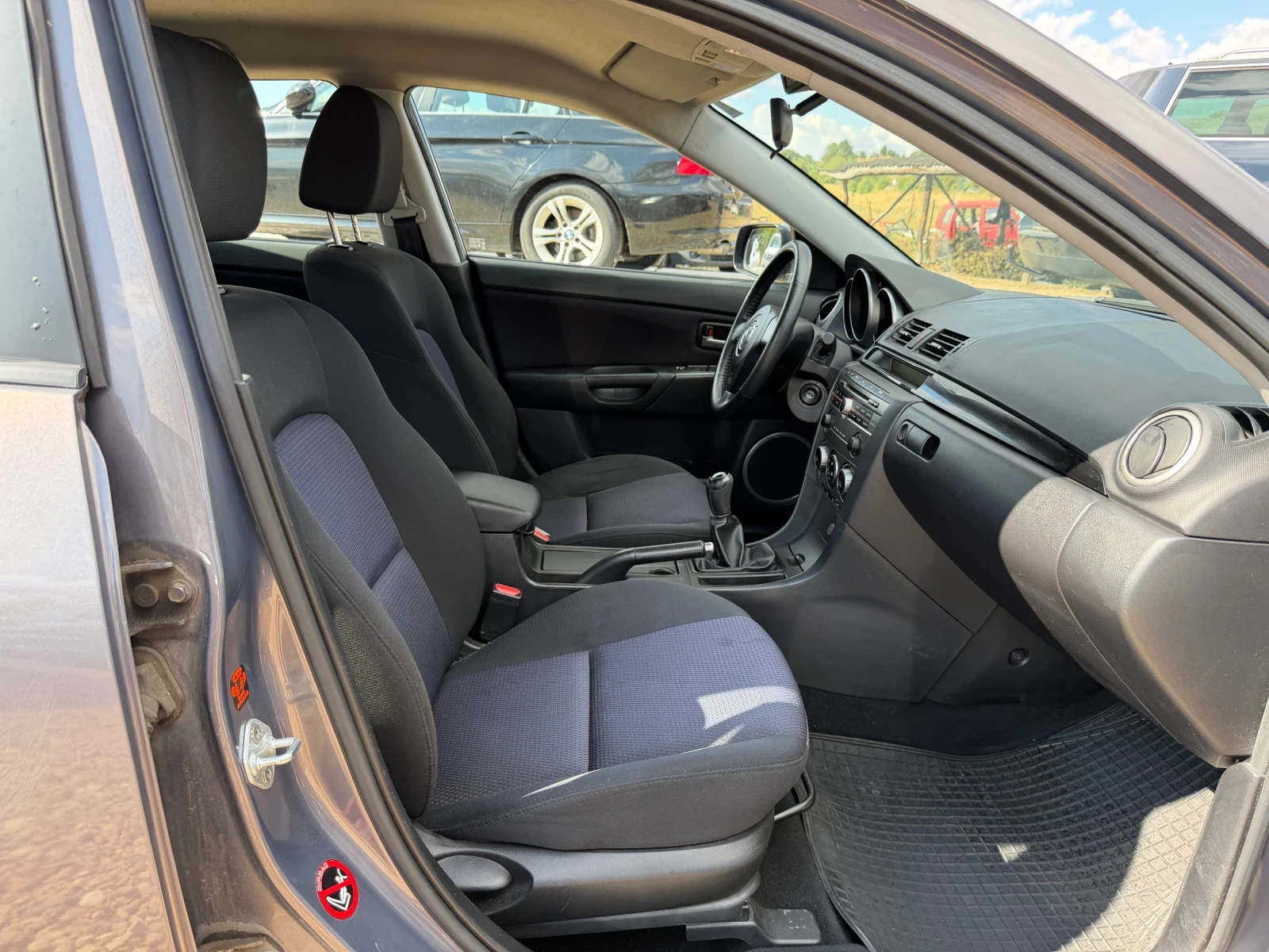 Mazda 3 1.6 Бензин 105 коня климатик Работещ , снимка 13 - Автомобили и джипове - 56245721