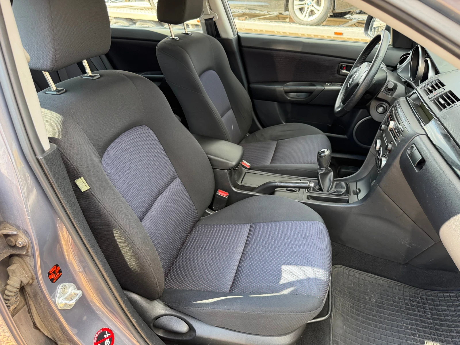 Mazda 3 1.6 Бензин 105 коня климатик Работещ , снимка 12 - Автомобили и джипове - 56245721