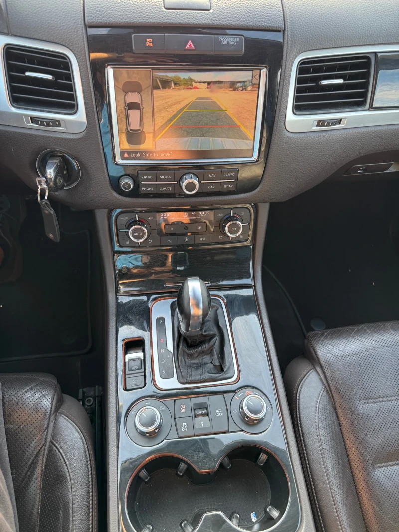 VW Touareg 3.0TDI, снимка 14 - Автомобили и джипове - 51731482