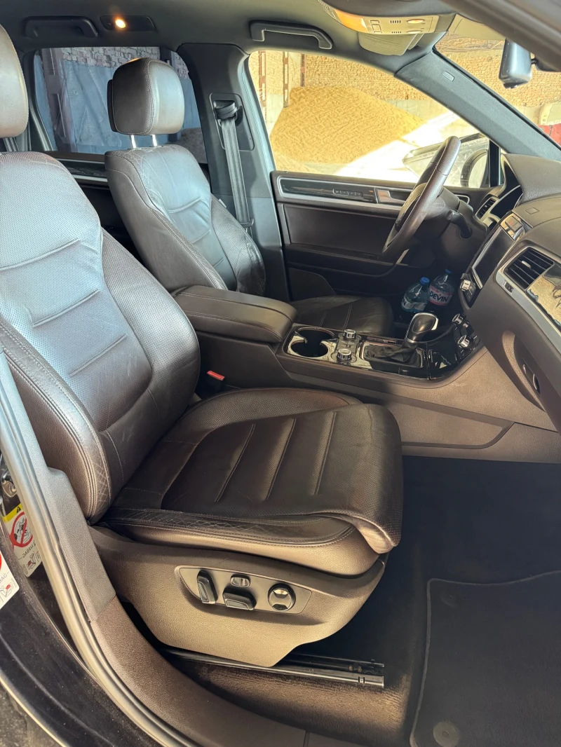 VW Touareg 3.0TDI, снимка 16 - Автомобили и джипове - 51731482