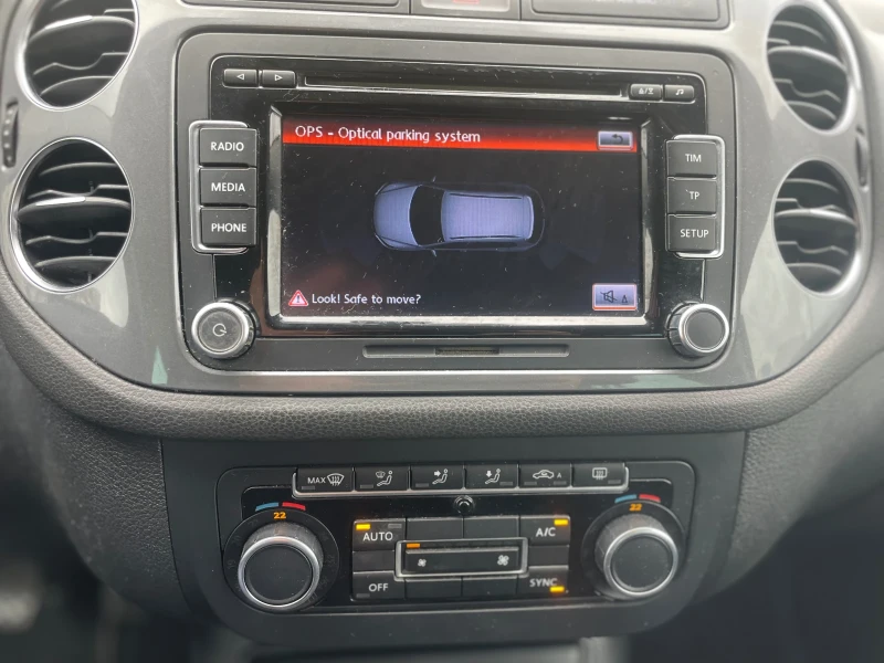VW Tiguan 2.0TDI, снимка 10 - Автомобили и джипове - 52566840