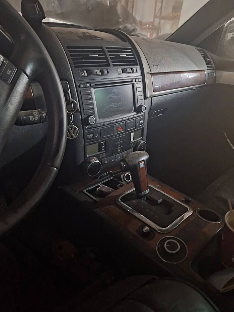 VW Touareg 3.2 Бензин, снимка 3 - Автомобили и джипове - 52487755