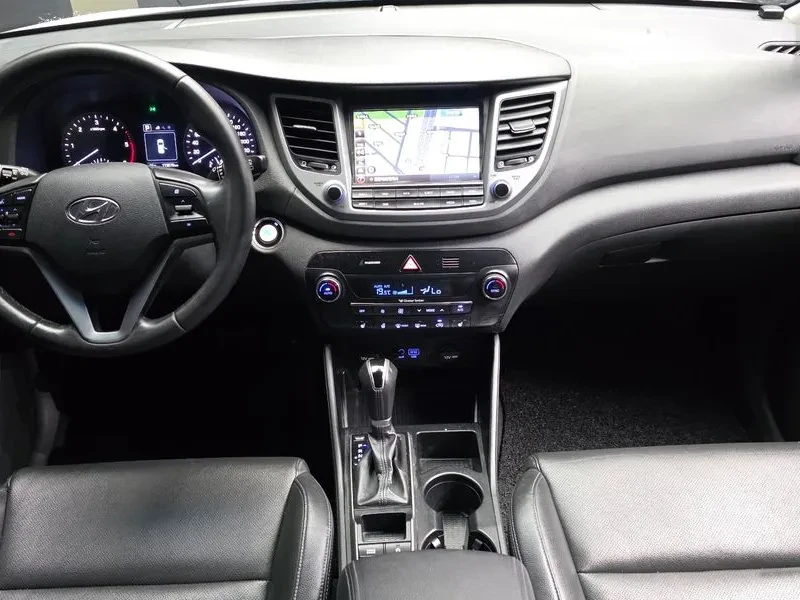 Hyundai Tucson Diesel 1.7 2Wd Modern, снимка 7 - Автомобили и джипове - 55222226