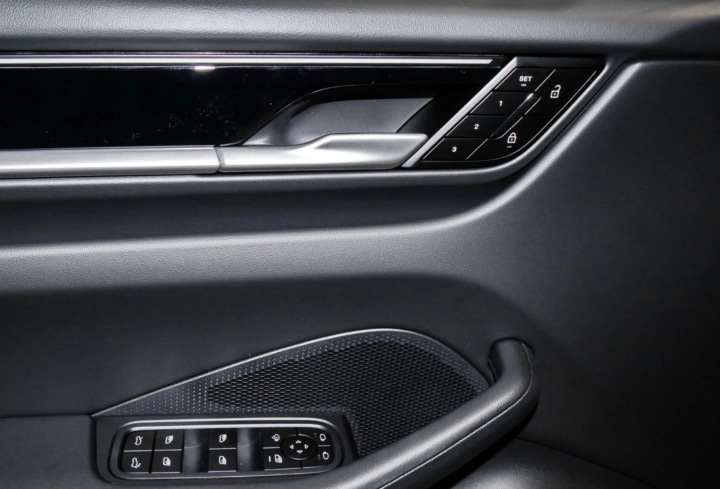 Porsche Macan ELECTRIC/NEW MODEL/BOSE/PANO/MATRIX/CAMERA/ - изображение 8
