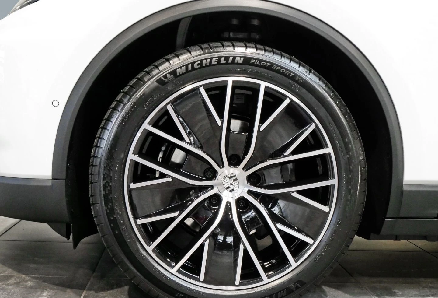 Porsche Macan ELECTRIC/NEW MODEL/BOSE/PANO/MATRIX/CAMERA/ - изображение 4