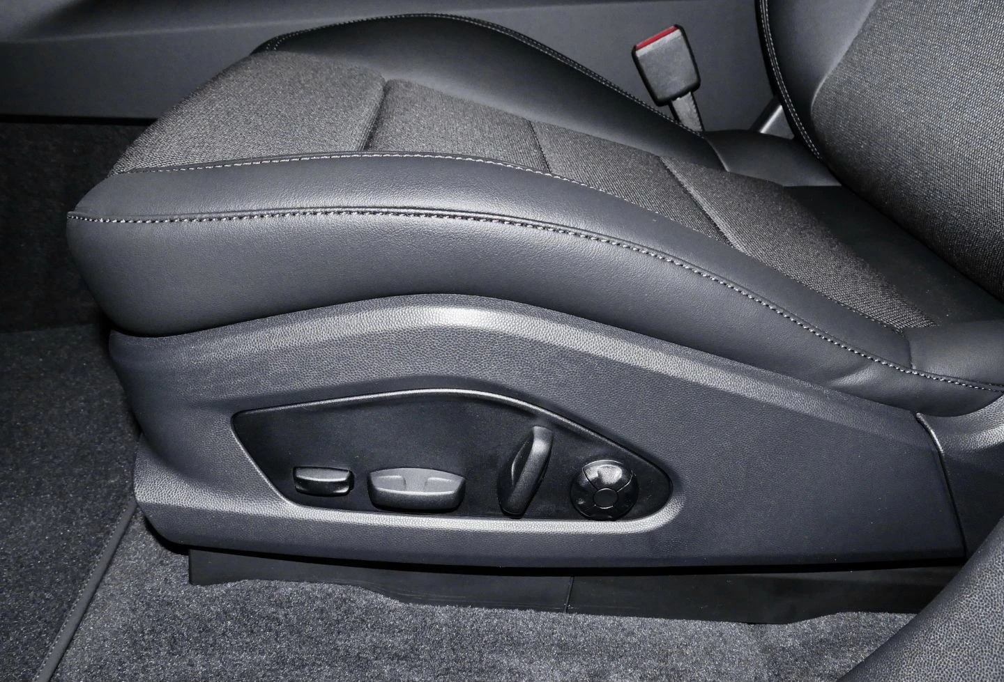 Porsche Macan ELECTRIC/NEW MODEL/BOSE/PANO/MATRIX/CAMERA/ - изображение 9