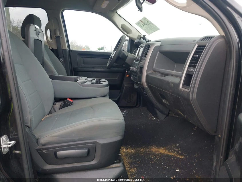 Dodge RAM 1500 Express 4x4 Quad Cab 6'4" Box, снимка 5 - Автомобили и джипове - 54248645