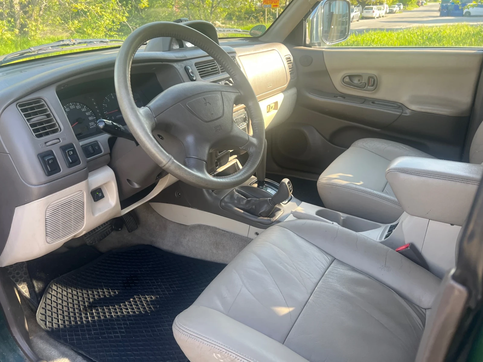 Mitsubishi Pajero sport 3.0 V6, снимка 5 - Автомобили и джипове - 54347858