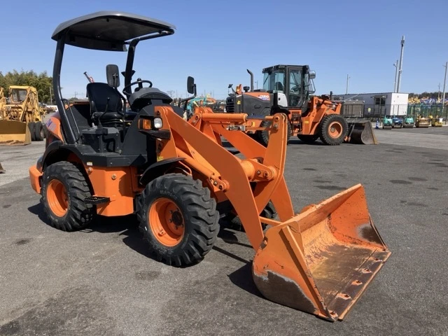 Челен товарач Hitachi ZW30 / ПЕРФЕКТЕН / КАТО НОВ !!, снимка 2 - Индустриална техника - 53781868