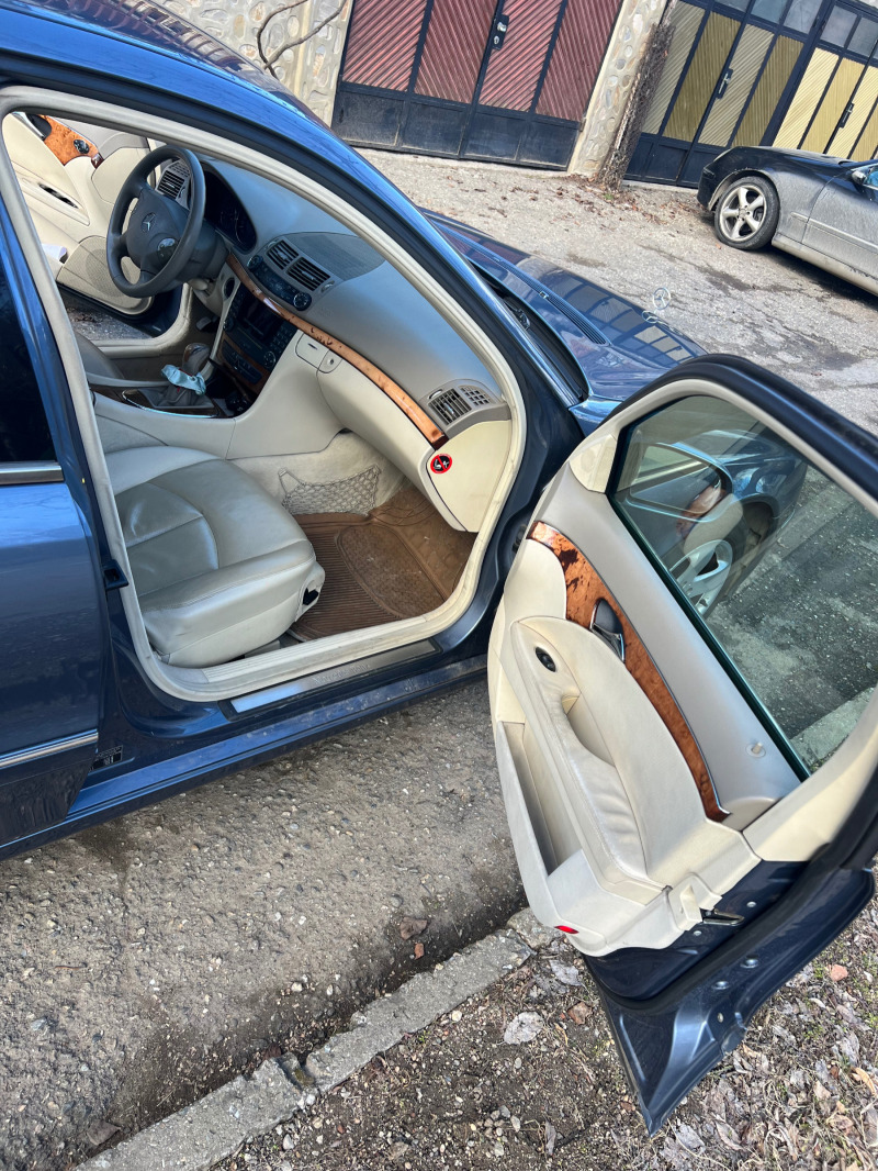 Mercedes-Benz E 220 Колата е с два ключа , чисто нови зимни гуми., снимка 10 - Автомобили и джипове - 46370127