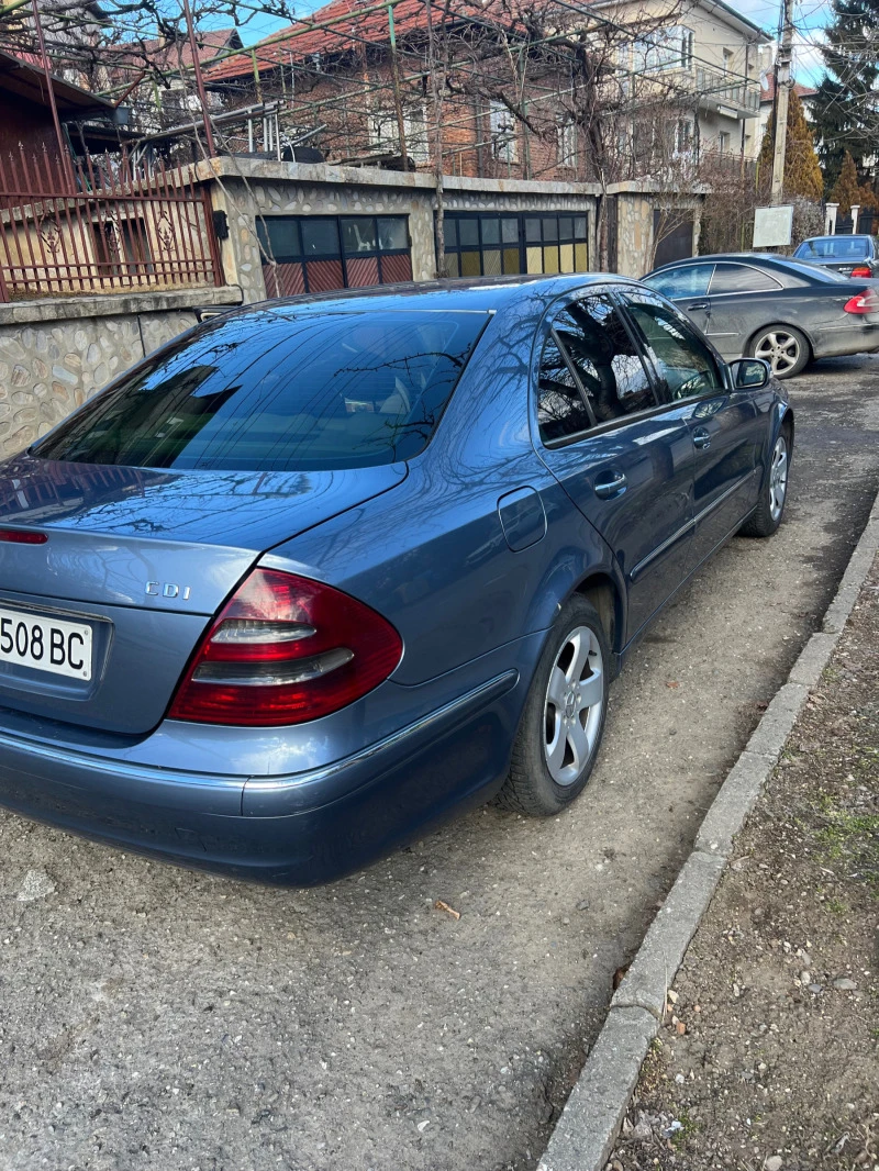 Mercedes-Benz E 220 Колата е с два ключа , чисто нови зимни гуми., снимка 3 - Автомобили и джипове - 47943887