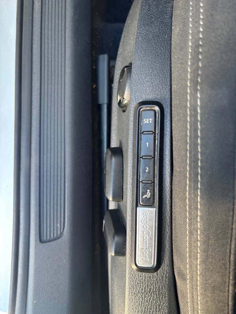 VW Passat 2.0TDI, снимка 12 - Автомобили и джипове - 46982470