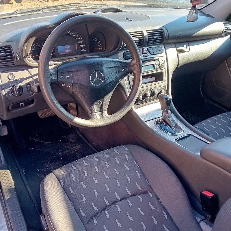 Mercedes-Benz C 180, снимка 4 - Автомобили и джипове - 48739306