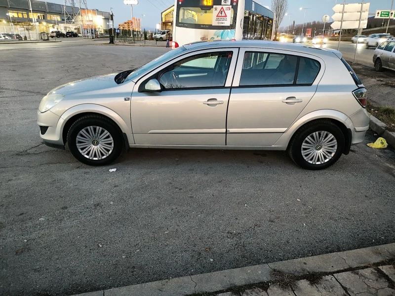 Opel Astra H 1.6 с Газ, снимка 2 - Автомобили и джипове - 49384544