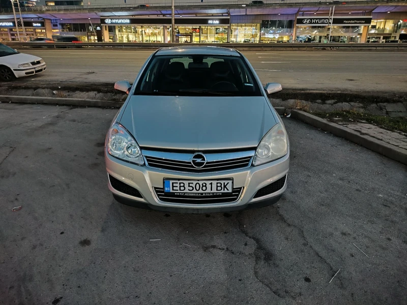 Opel Astra H 1.6 с Газ, снимка 5 - Автомобили и джипове - 49384544