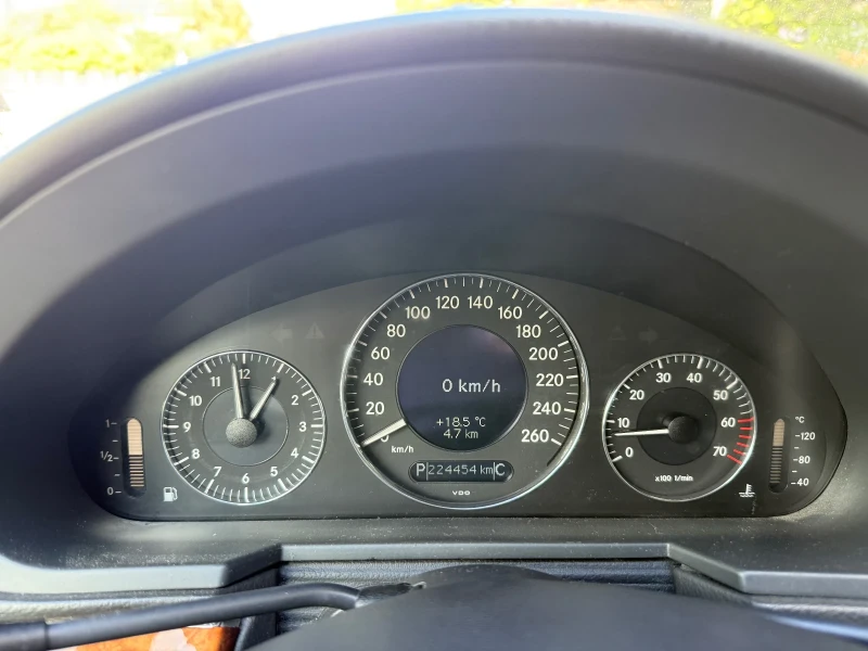 Mercedes-Benz E 500 4 matic, снимка 10 - Автомобили и джипове - 52395953