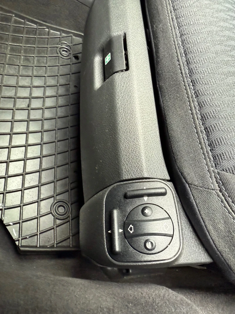 Mercedes-Benz E 500 4 matic, снимка 11 - Автомобили и джипове - 52395953