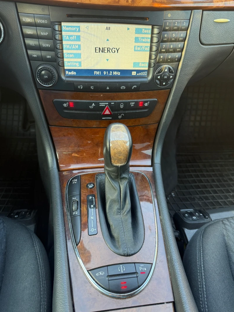 Mercedes-Benz E 500 4 matic, снимка 17 - Автомобили и джипове - 52395953
