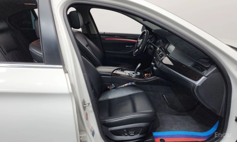 BMW 520, снимка 11 - Автомобили и джипове - 53044399