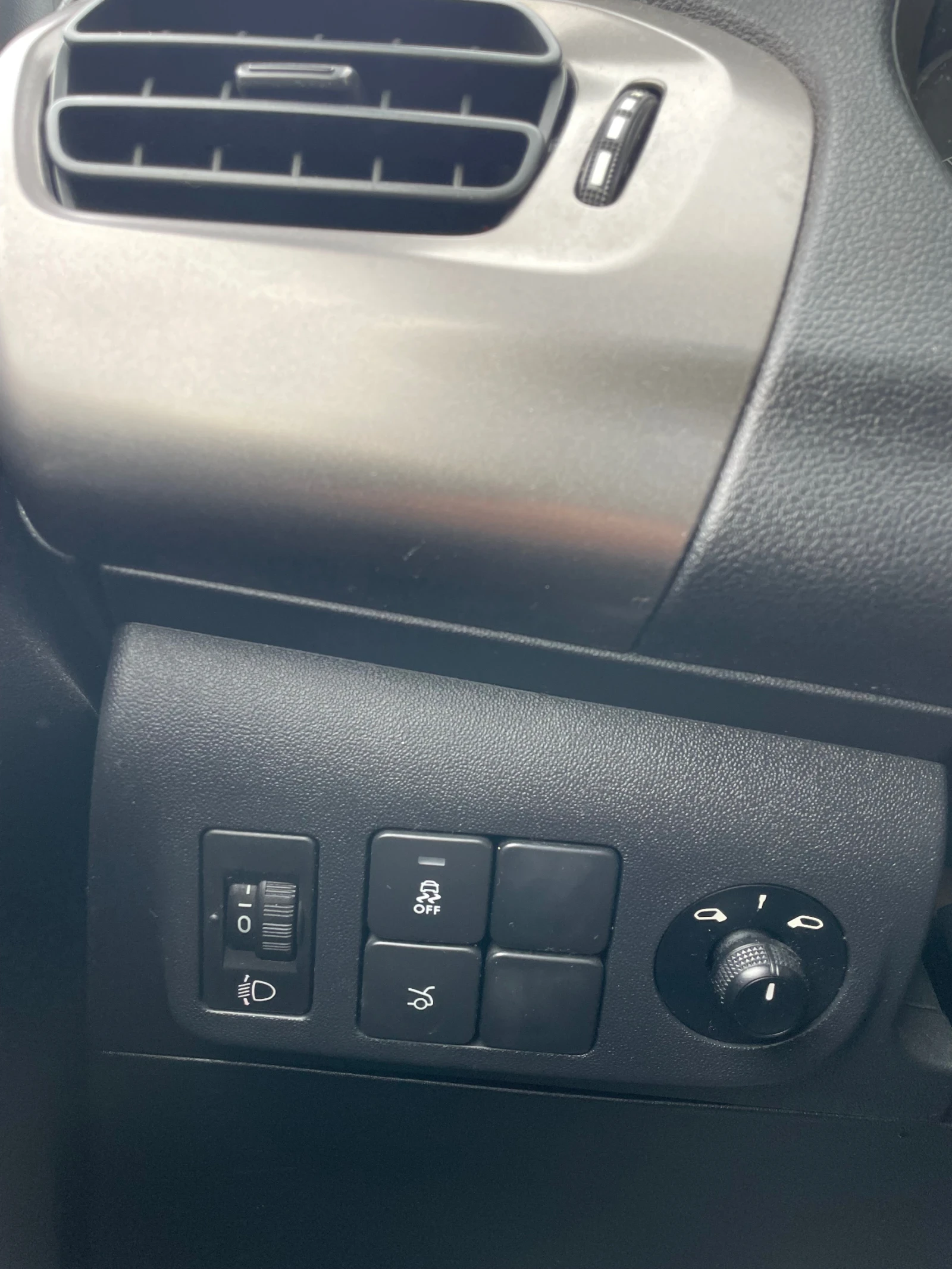 Peugeot 301 2013 1.6hdi 90к.с. РЕГИСТРИРАН, ОБСЛУЖЕН - изображение 8