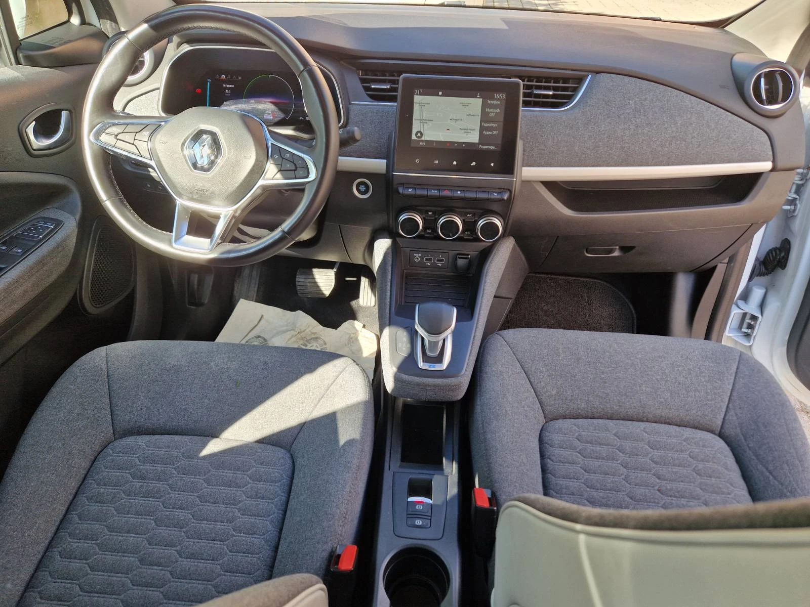 Renault Zoe 52kWh_Камера_Климатр_прeд/заден парктр._Подгреви - изображение 7