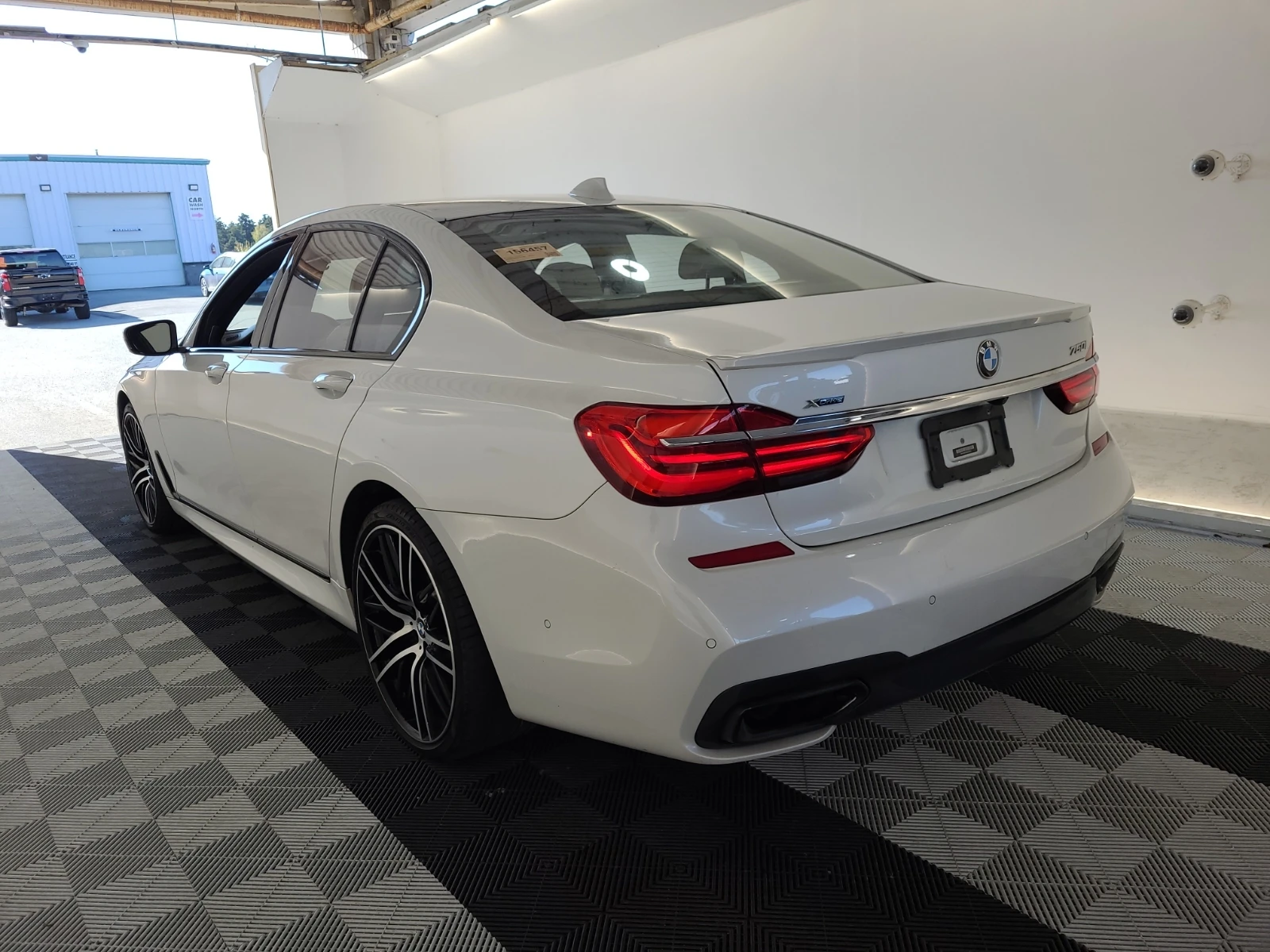 BMW 750 * XDRIVE * СЛЕДЕНЕ НА ЛЕНТИ * CARFAX * АВТОКРЕДИТ - изображение 2