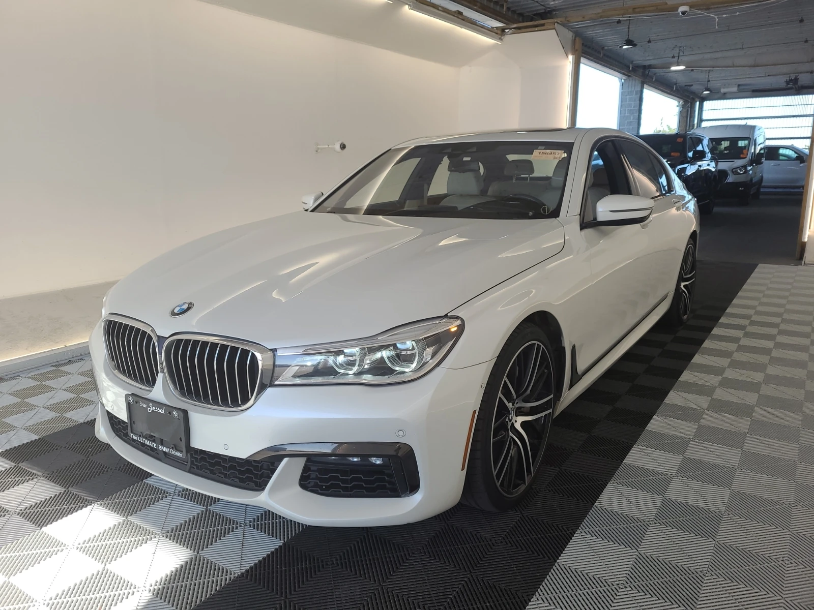 BMW 750 * XDRIVE * СЛЕДЕНЕ НА ЛЕНТИ * CARFAX * АВТОКРЕДИТ - изображение 3