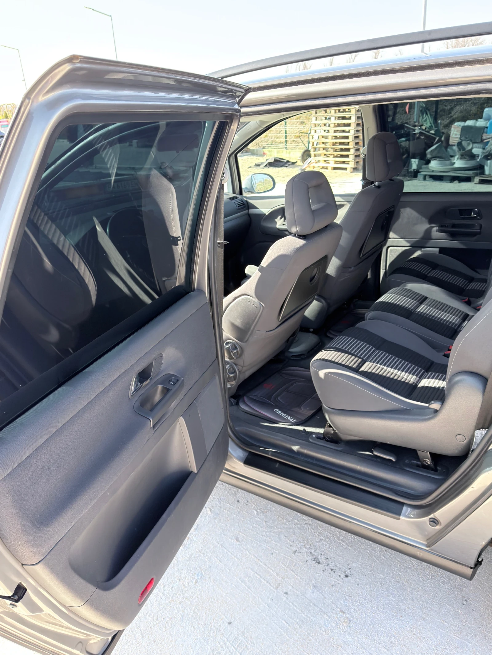 VW Sharan 2.0, снимка 11 - Автомобили и джипове - 53839407