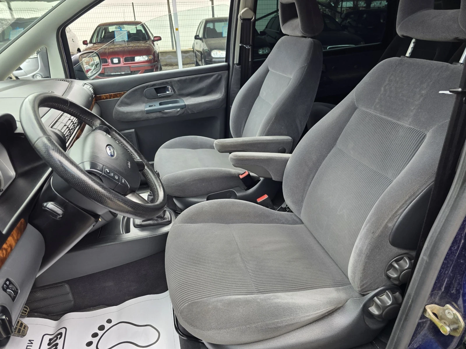 Ford Galaxy 1.9TDI GHIA  7MECTA, снимка 12 - Автомобили и джипове - 54210902