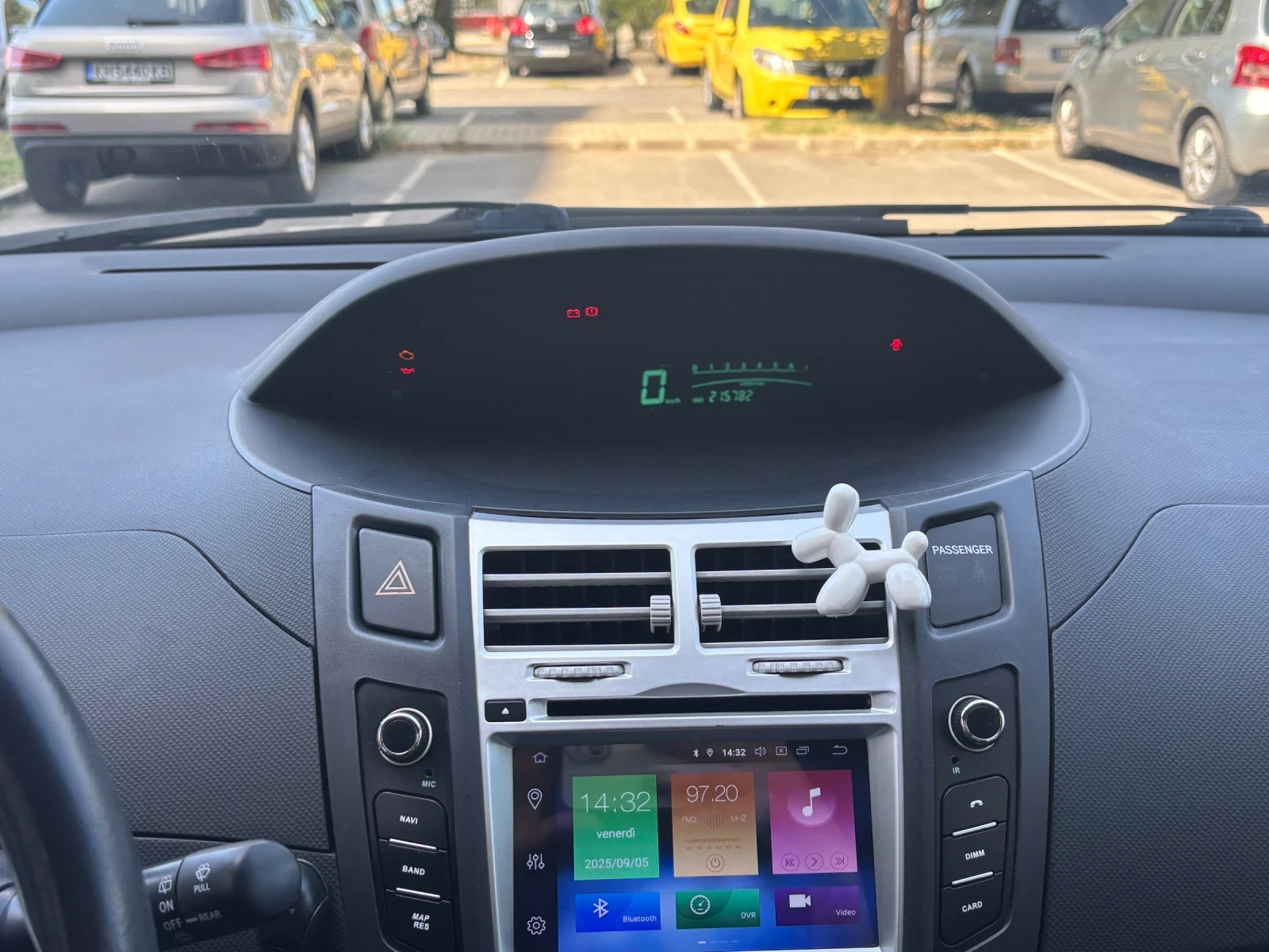 Toyota Yaris Мултимедия и задна камера, снимка 2 - Автомобили и джипове - 54346350