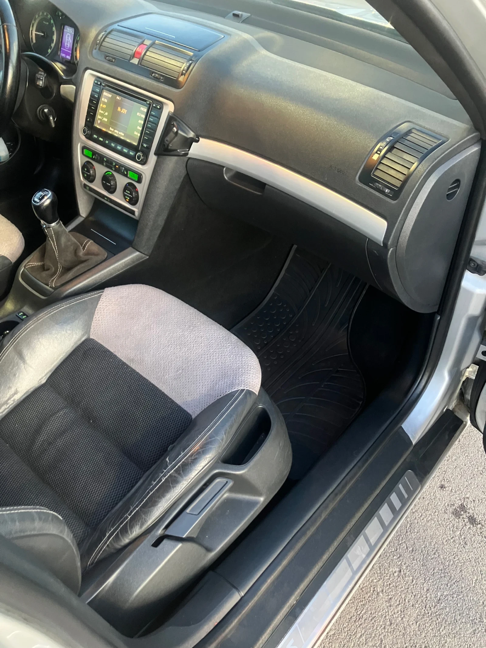 Skoda Octavia VRS 2.0TDI 170к.с 2007г., снимка 10 - Автомобили и джипове - 55582215