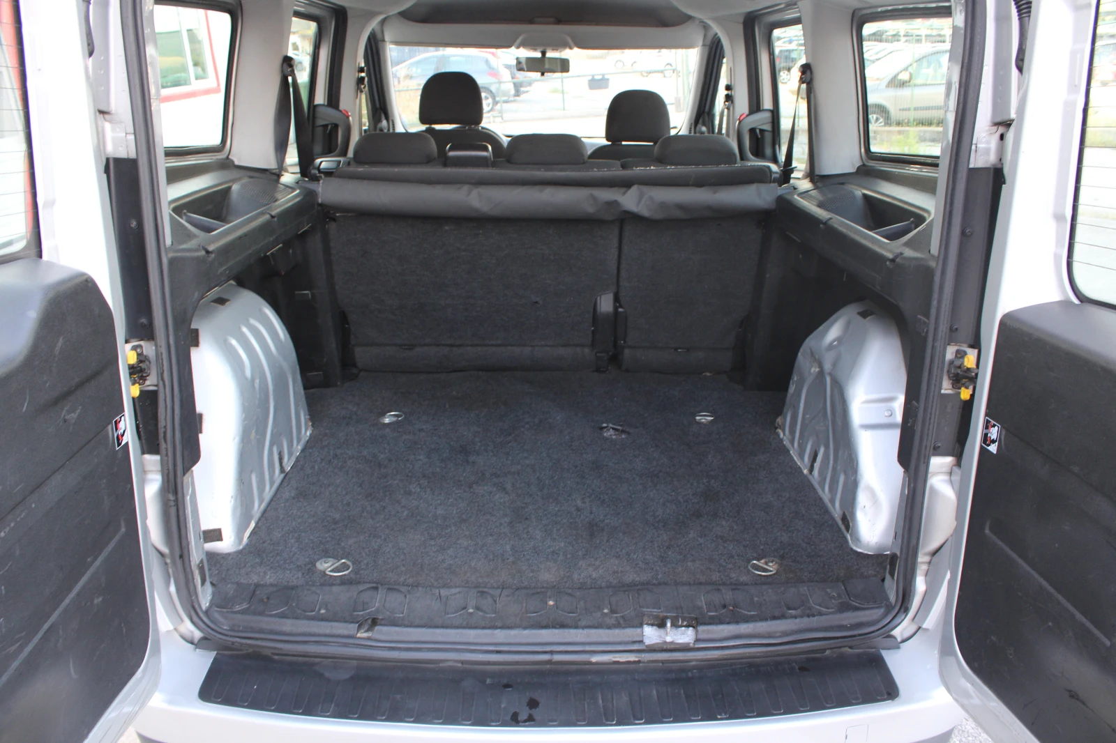 Fiat Doblo MAXI 1.6 MTJ, снимка 11 - Автомобили и джипове - 55885673
