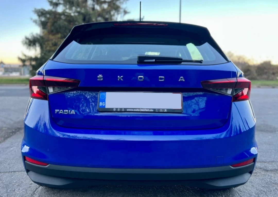 Skoda Fabia 10000, снимка 4 - Автомобили и джипове - 56015473