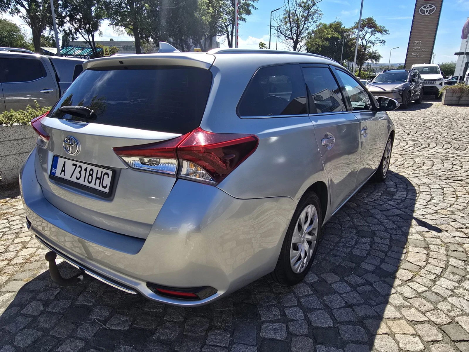 Toyota Auris 1.2 Turbo Touring Sport, снимка 5 - Автомобили и джипове - 56144132