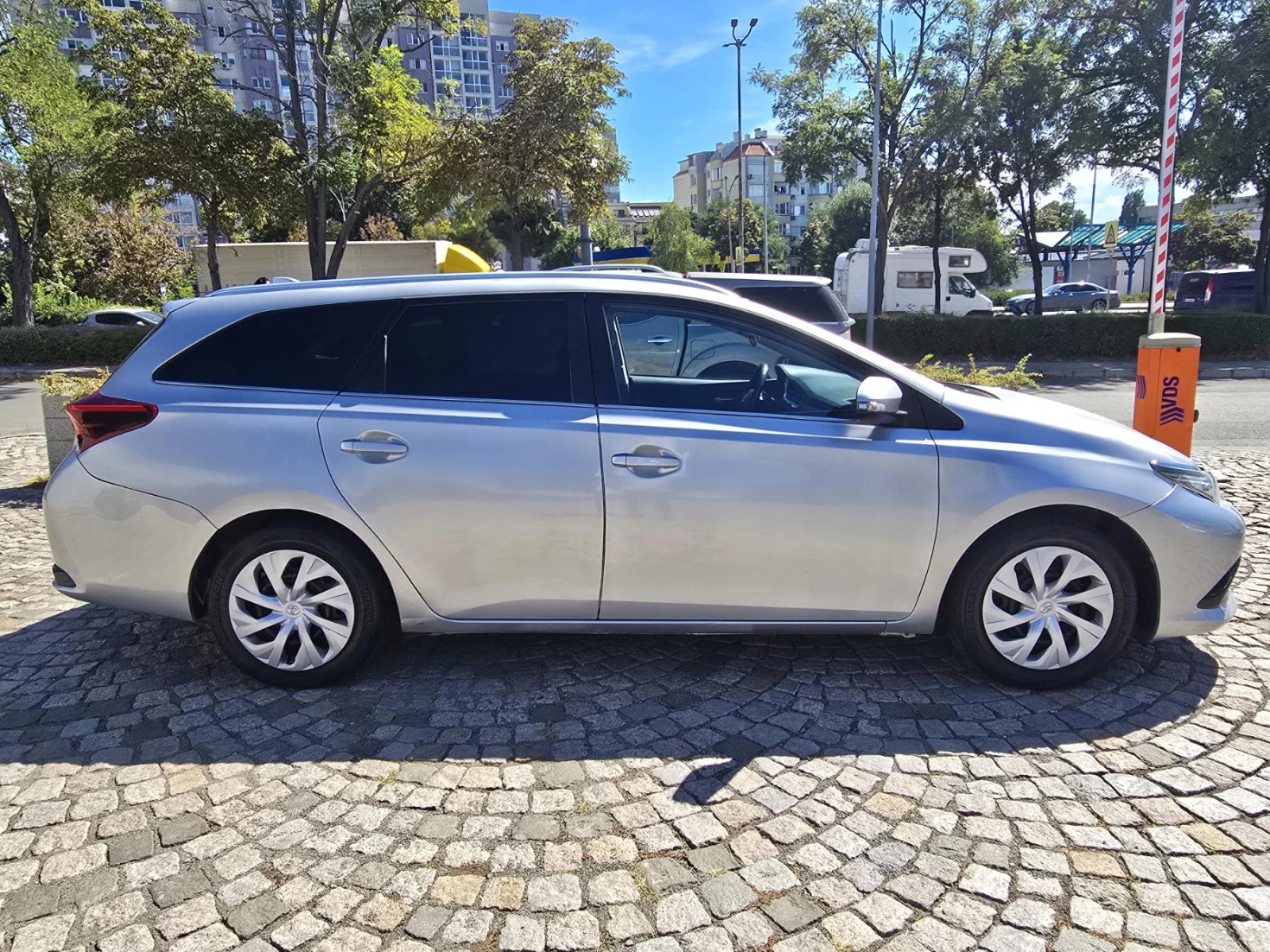 Toyota Auris 1.2 Turbo Touring Sport, снимка 6 - Автомобили и джипове - 56144132