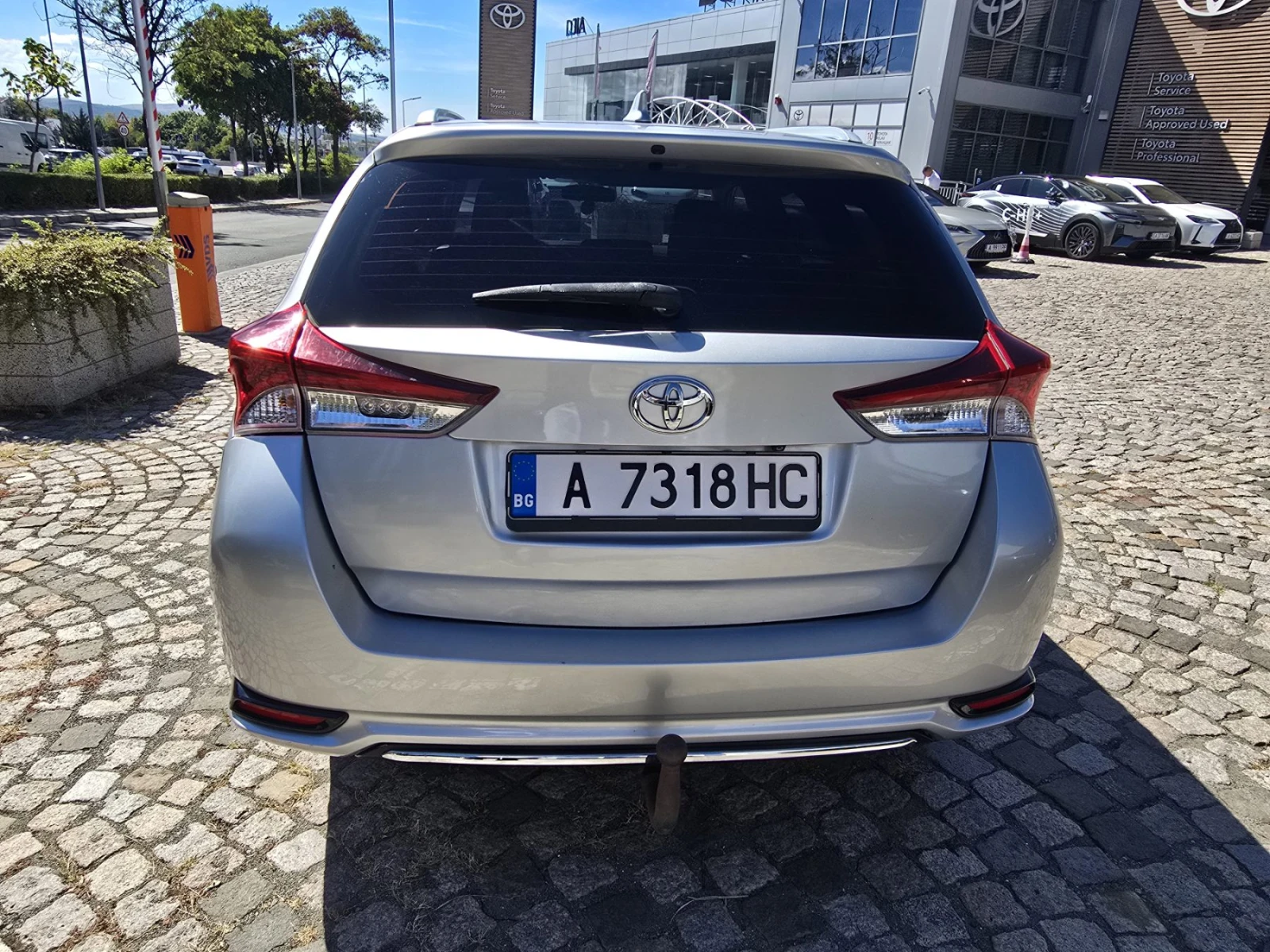 Toyota Auris 1.2 Turbo Touring Sport, снимка 4 - Автомобили и джипове - 56144132