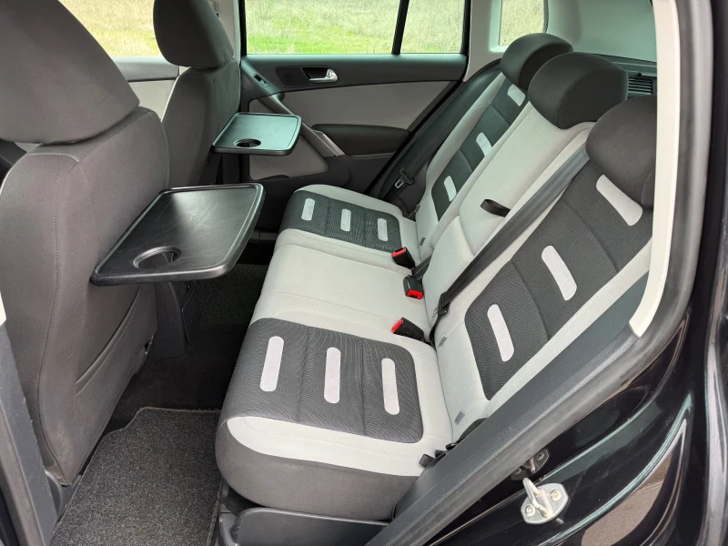 VW Tiguan 2.0 TDI / 4MOTION / NAVI / PODGREV / AVTOPILOT, снимка 12 - Автомобили и джипове - 51771476