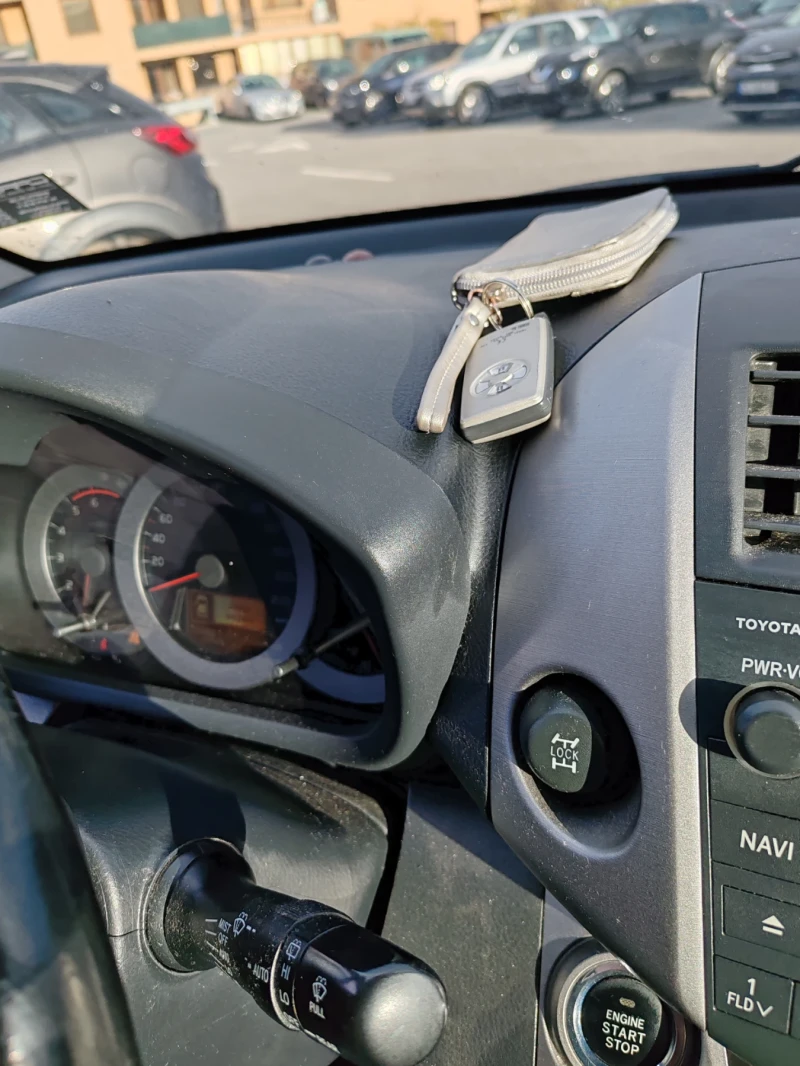 Toyota Rav4, снимка 11 - Автомобили и джипове - 52494706